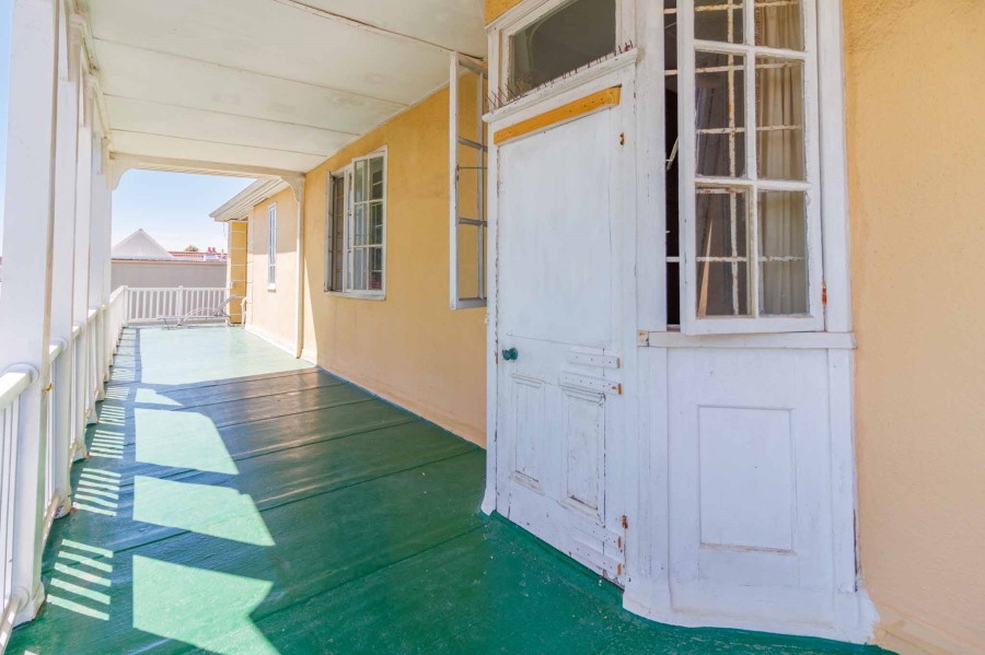 6 Bedroom Property for Sale in Fresnaye Western Cape